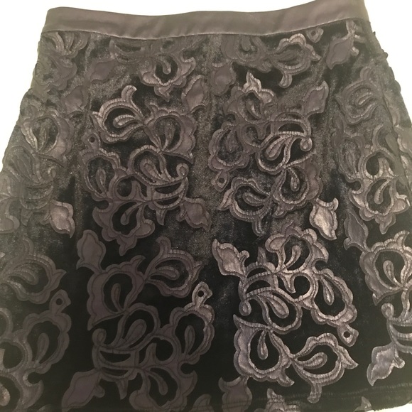 Black short skirt - Picture 1 of 4